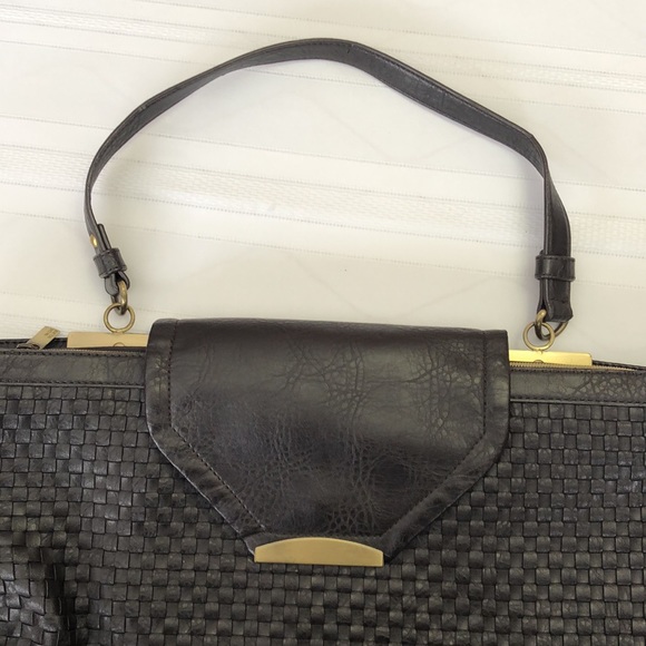 Brown woven vegan leather Benetton shoulder bag. - Picture 3 of 4